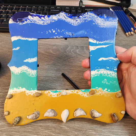 Frame: Beach Pour with Natural Accents